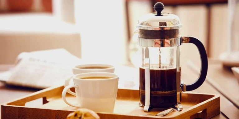 چگونه پودر قهوه را بدون دستگاه درست کنیم
